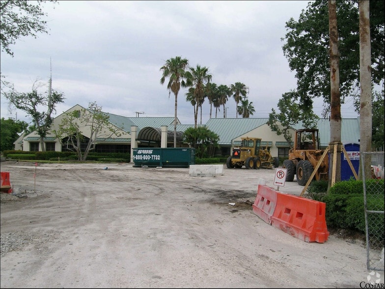 357 Hiatt Dr, Palm Beach Gardens, FL for lease - Building Photo - Image 2 of 5