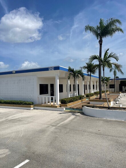 521 Northlake Blvd, North Palm Beach, FL for lease - new paint 2 - Image 2 of 15